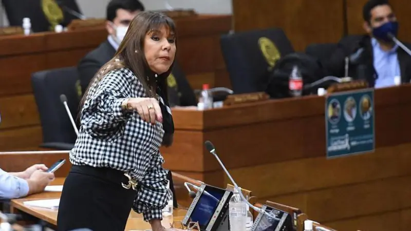 "Una mujer despreciable e indigna": Mbappé condena los mensajes racistas de una senadora paraguaya que ahora lo amenaza con acciones legales