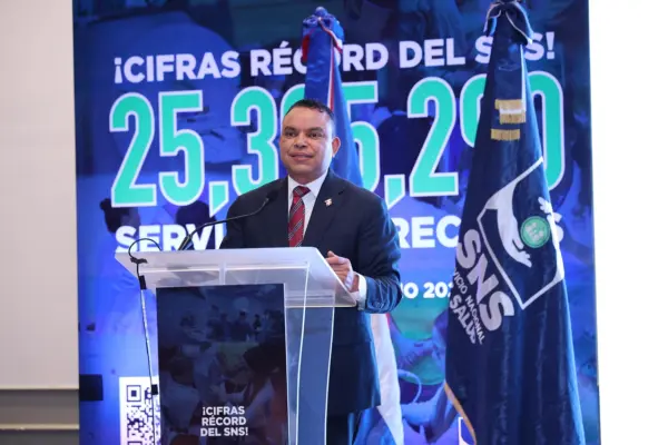 Senasa igualará tarifas a hospitales públicos desde agosto, anuncia director SNS, Julio Landrón.