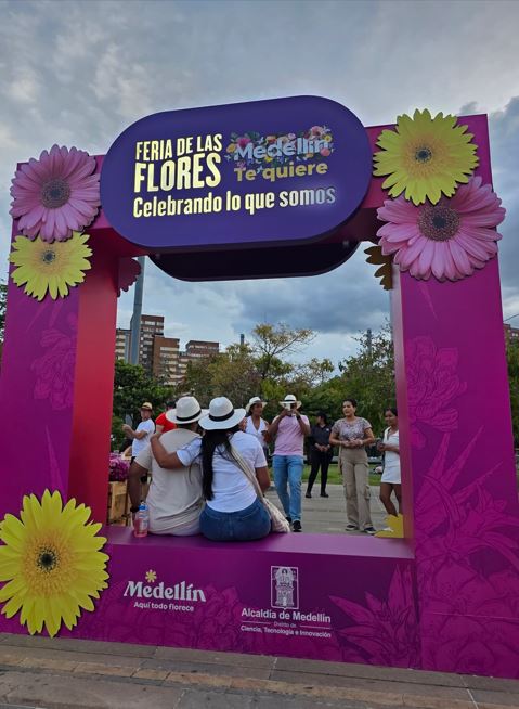 Flores engalanan a Medellín y se abren a su principal evento