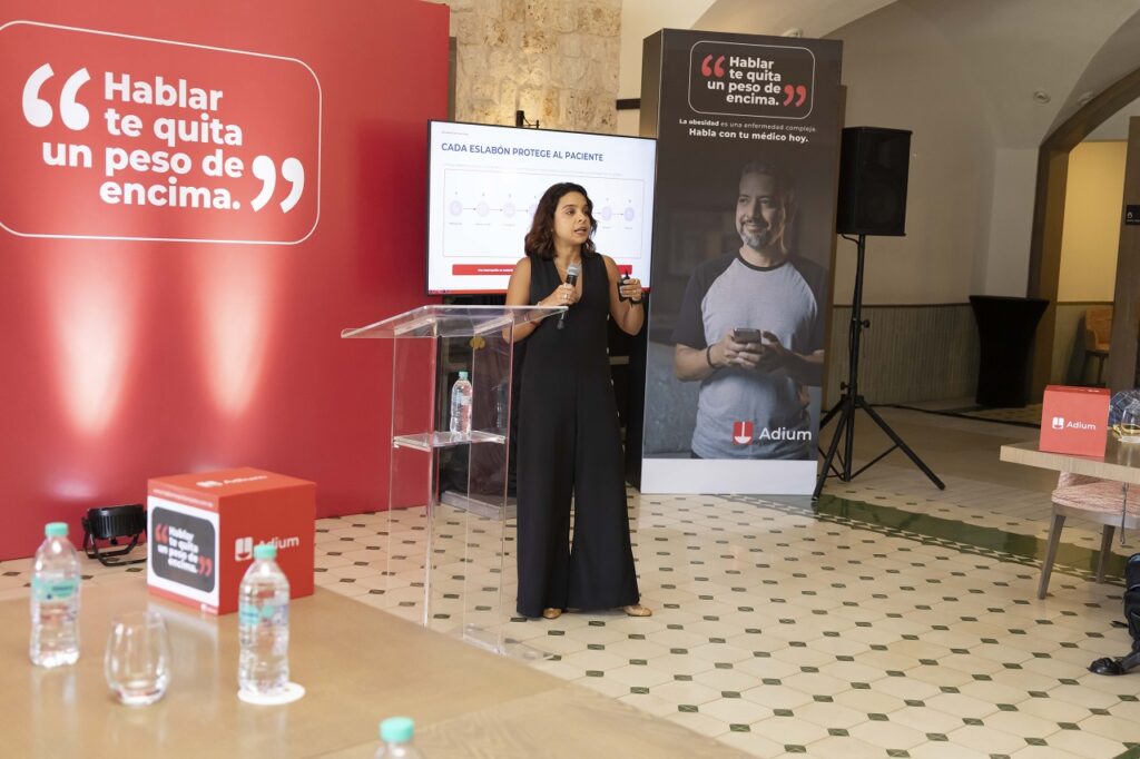 Sury Bernal, directora de Garantía de la Calidad de Adium, en su participación en el Summit Más allá de la obesidad.