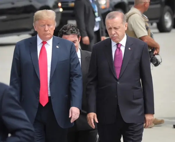 Imagen de archivo del presidente estadounidense Donald J. Trump con el presidente turco Recep Tayyip Erdogan, en la cumbre de jefes de estado de la OTAN celebrada en Bruselas en 2018.