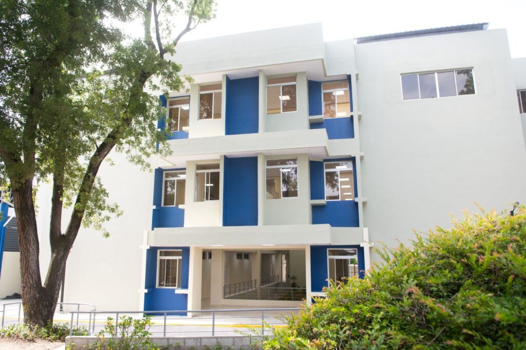UASD inaugura moderno edificio de Postgrado en San Cristóbal