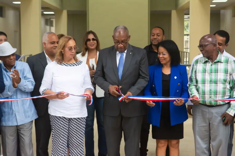 UASD inaugura edificio de Postgrado