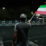 EEUU ataca a Irán por impacto en barco en Ormuz; Teherán responde atacando a estados árabes