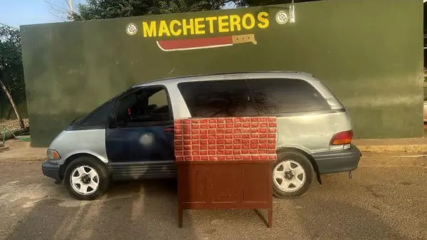 Vehiculo contrabando cigarrillos