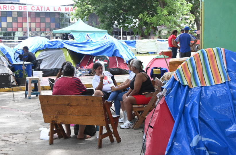 Casas de campaña, el hogar improvisado de miles de familias en La Guaira luego del terremoto