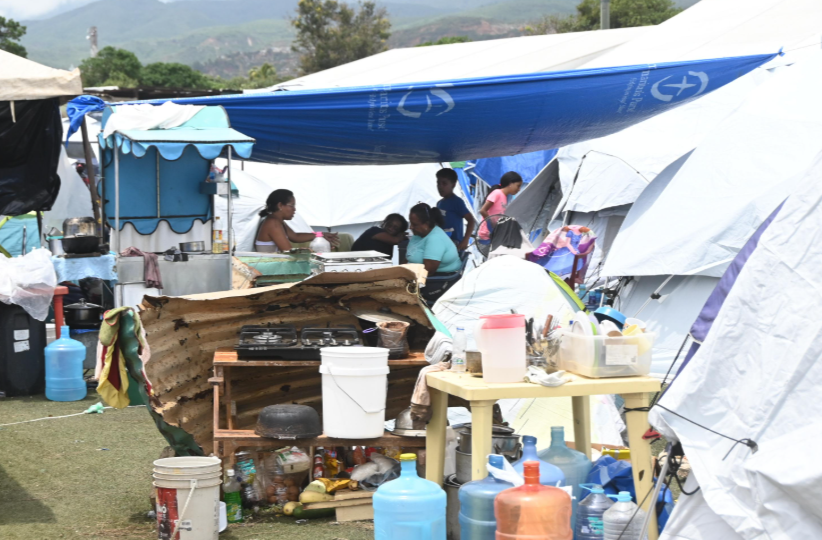 Casas de campaña, el hogar improvisado de miles de familias en La Guaira luego del terremoto