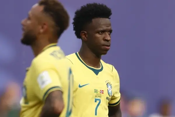 El jugador de la selección de Brasil Vinícius Junior reacciona tras la derrota de su equipo ante Noruega en la Copa Mundial 2026, el 5 de julio de 2026.