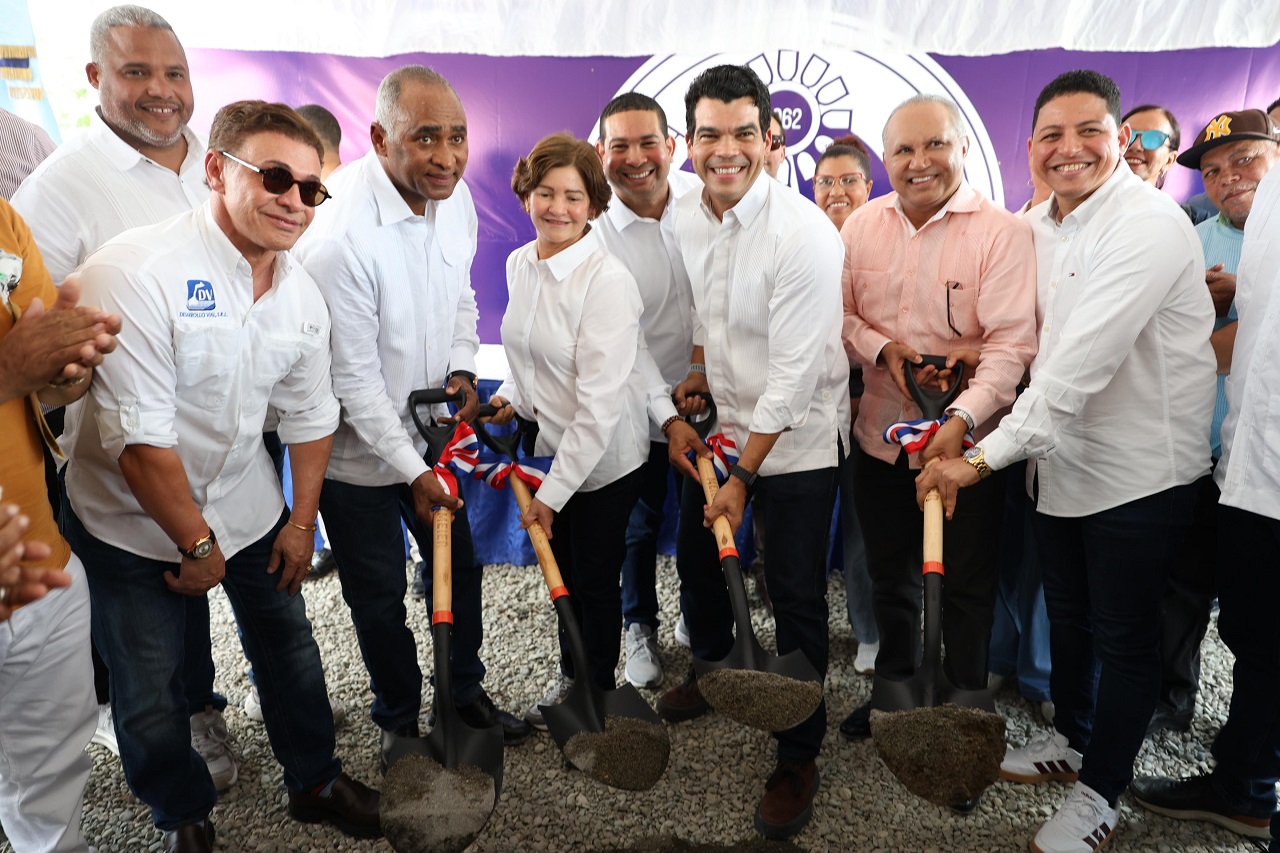Wellington Arnaud inicia ampliación redes de distribución del acueducto múltiple de Baní