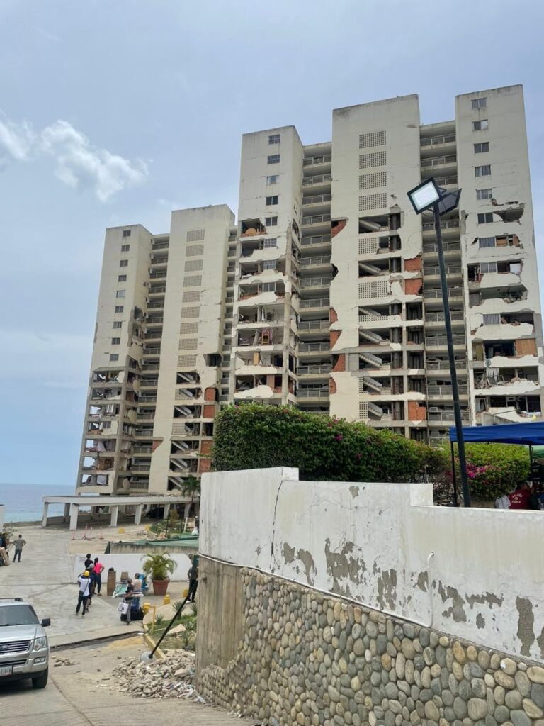 Casas de campaña, el hogar improvisado de miles de familias en La Guaira luego del terremoto