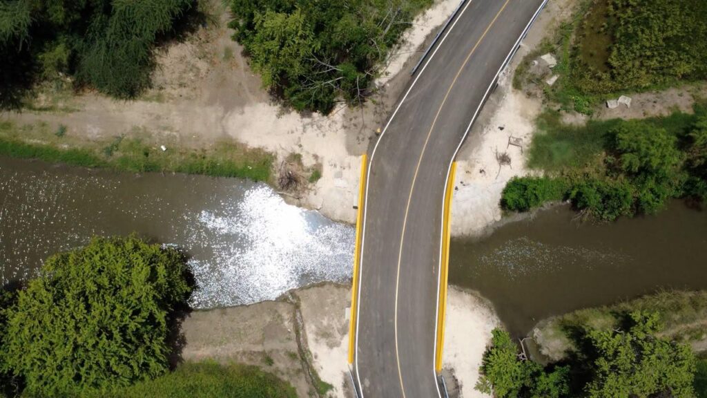 Presidente inaugura nueva carretera Palo Verde en Montecristi