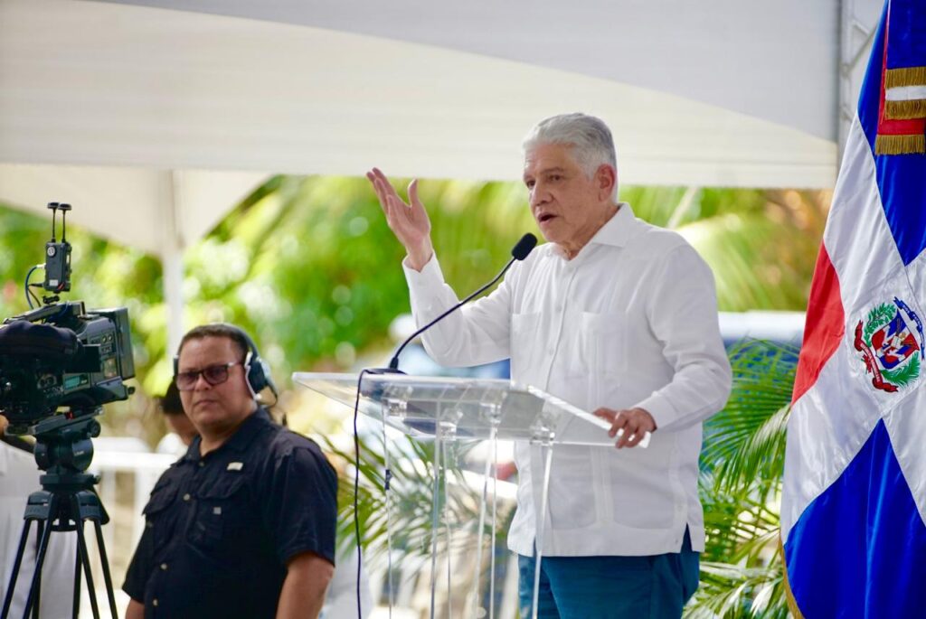 Presidente inaugura nueva carretera Palo Verde en Montecristi