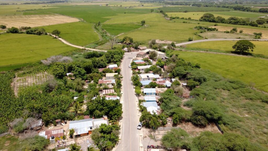 Presidente inaugura nueva carretera Palo Verde en Montecristi