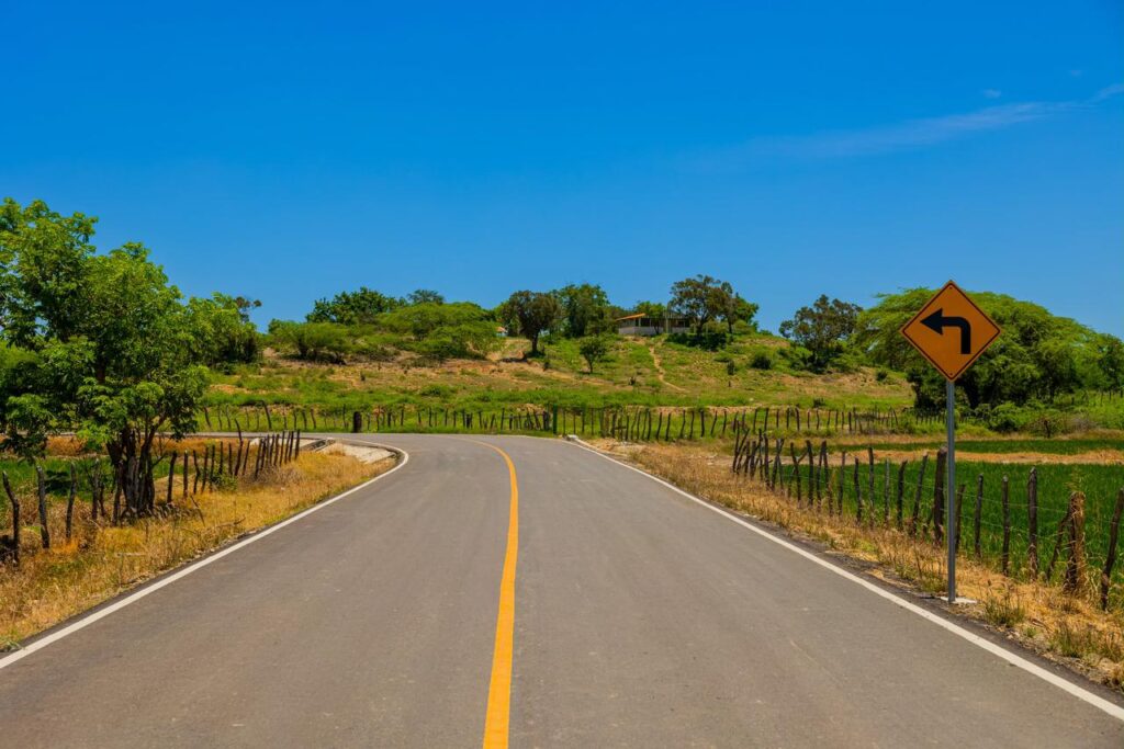 Presidente inaugura nueva carretera Palo Verde en Montecristi