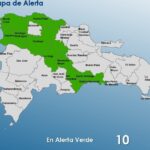 COE aumenta a 10 provincias en alerta verde por vaguada y onda tropical
