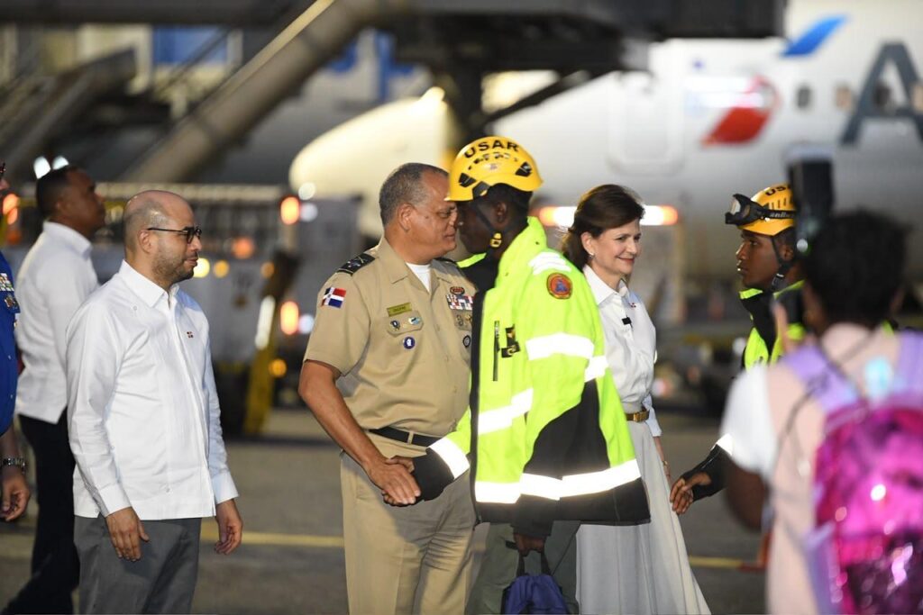 Mirex regresa al país a más de 62 dominicanos desde Venezuela y 19 rescatistas que asistían en la tragedia