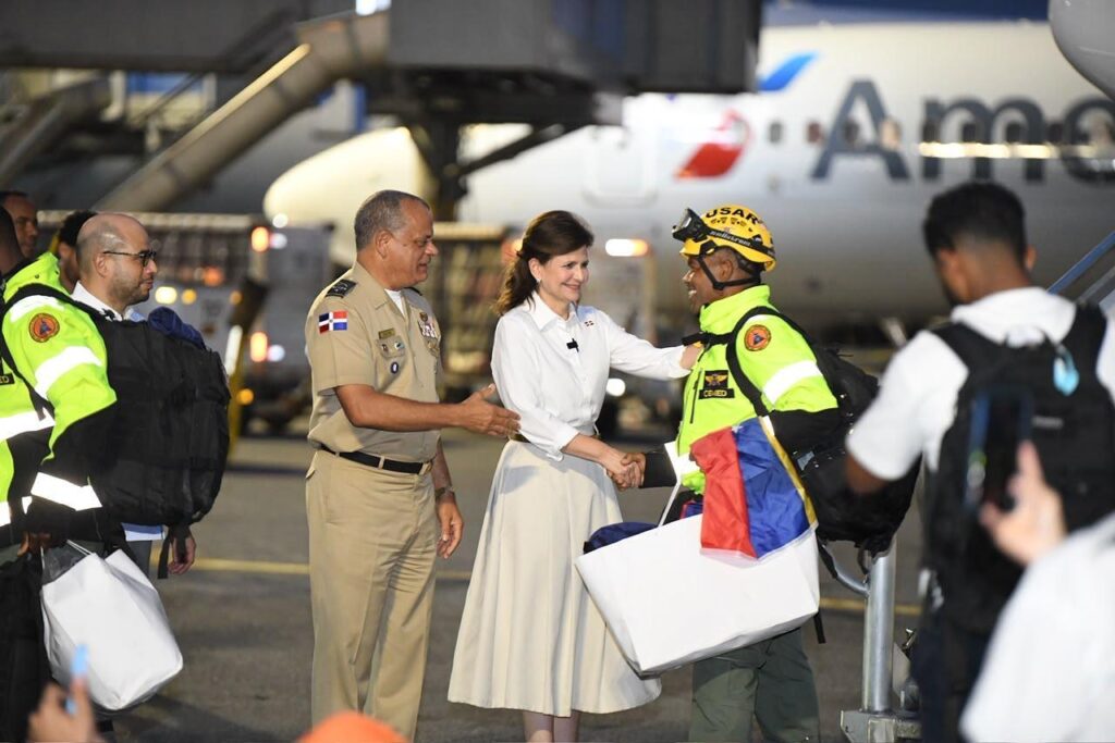 Mirex regresa al país a más de 62 dominicanos desde Venezuela y 19 rescatistas que asistían en la tragedia