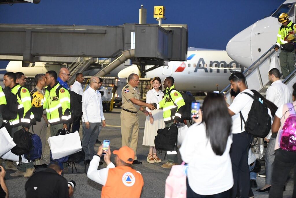 Mirex regresa al país a más de 62 dominicanos desde Venezuela y 19 rescatistas que asistían en la tragedia