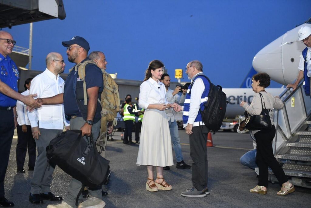 Mirex regresa al país a más de 62 dominicanos desde Venezuela y 19 rescatistas que asistían en la tragedia