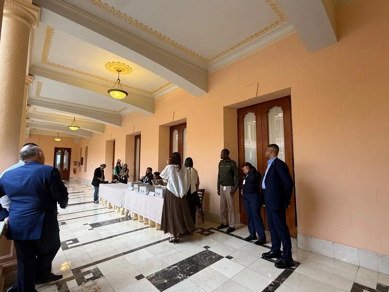 Funcionarios llegan al Palacio Nacional para reunión del Consejo de Gobierno