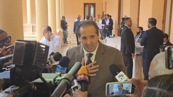 Ministro de Salud, Víctor Atallah.