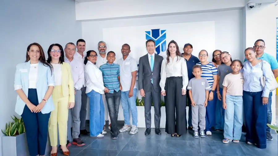 Macrotech y Fundación Aprendiendo a Vivir donan bombas de insulina a niños con diabetes tipo 1