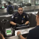Inadmisibles en EE.UU. solicitantes de residencia que puedan convertirse en carga pública