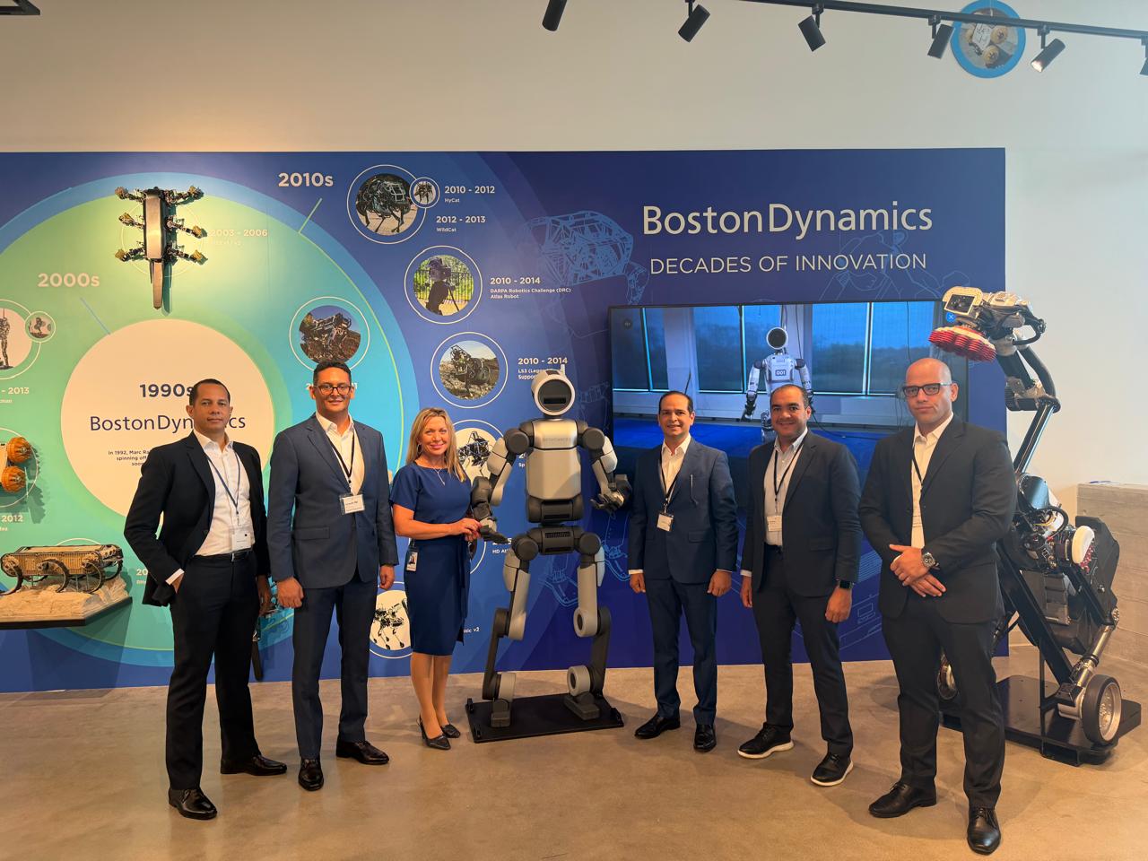 Delegación del Sistema 911 de República Dominicana explora robótica avanzada de Boston Dynamics para mejorar respuesta en emergencias