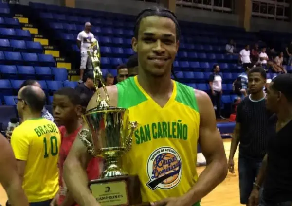 Yeury Rodríguez, Baloncelista de San Carlos.