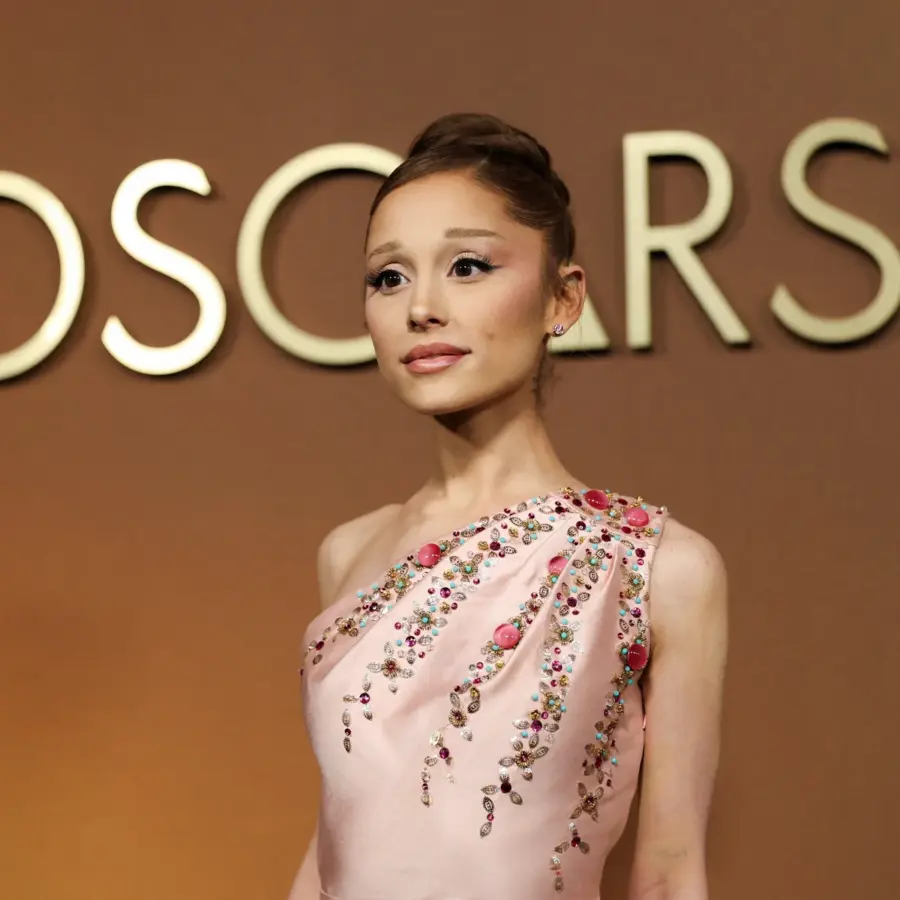 Ariana Grande saca toda su rabia en 'Petal' y la crítica lo aplaude