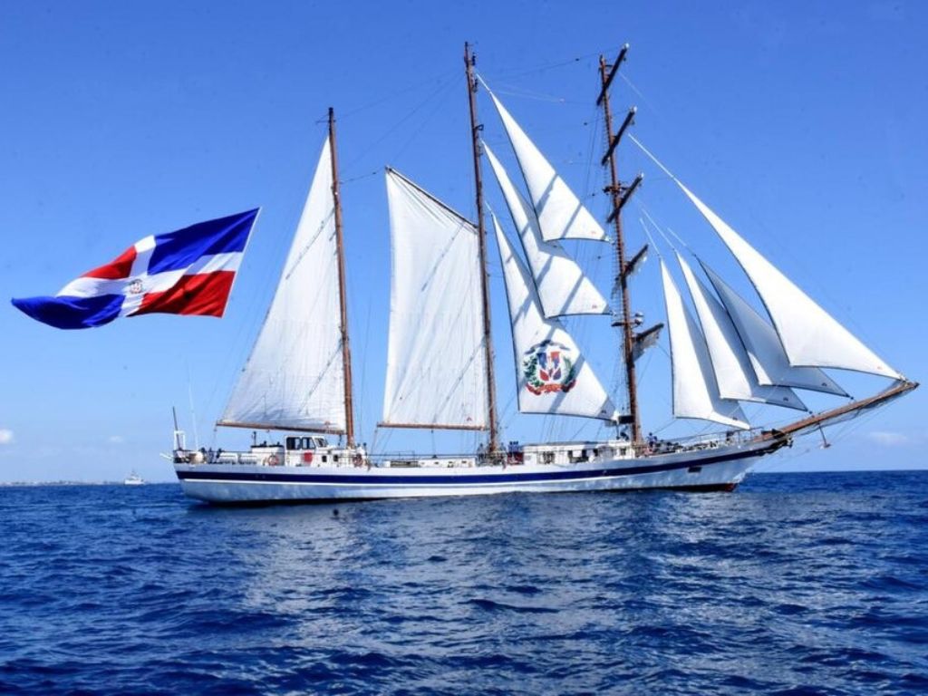 Buques de la Armada RD participaron en el histórico desfile naval en Nueva York por los 250 años de la Independencia de Estados Unidos