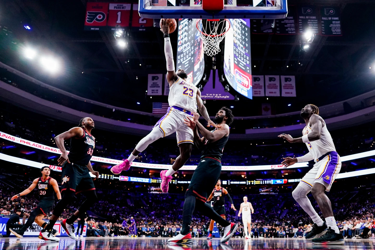 LeBron impulsa a Filadelfia en el ranking, pero OKC y los Spurs siguen siendo los favoritos de la NBA