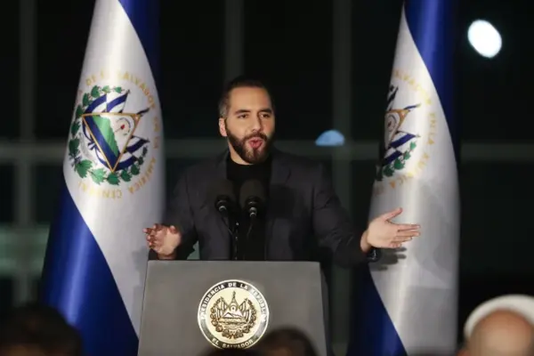 Fotografía de archivo del presidente de El Salvador, Nayib Bukele, en la inauguración de las nuevas oficinas de la Fiscalía General de la República (FGR), en Antiguo Cuscatlán (El Salvador).