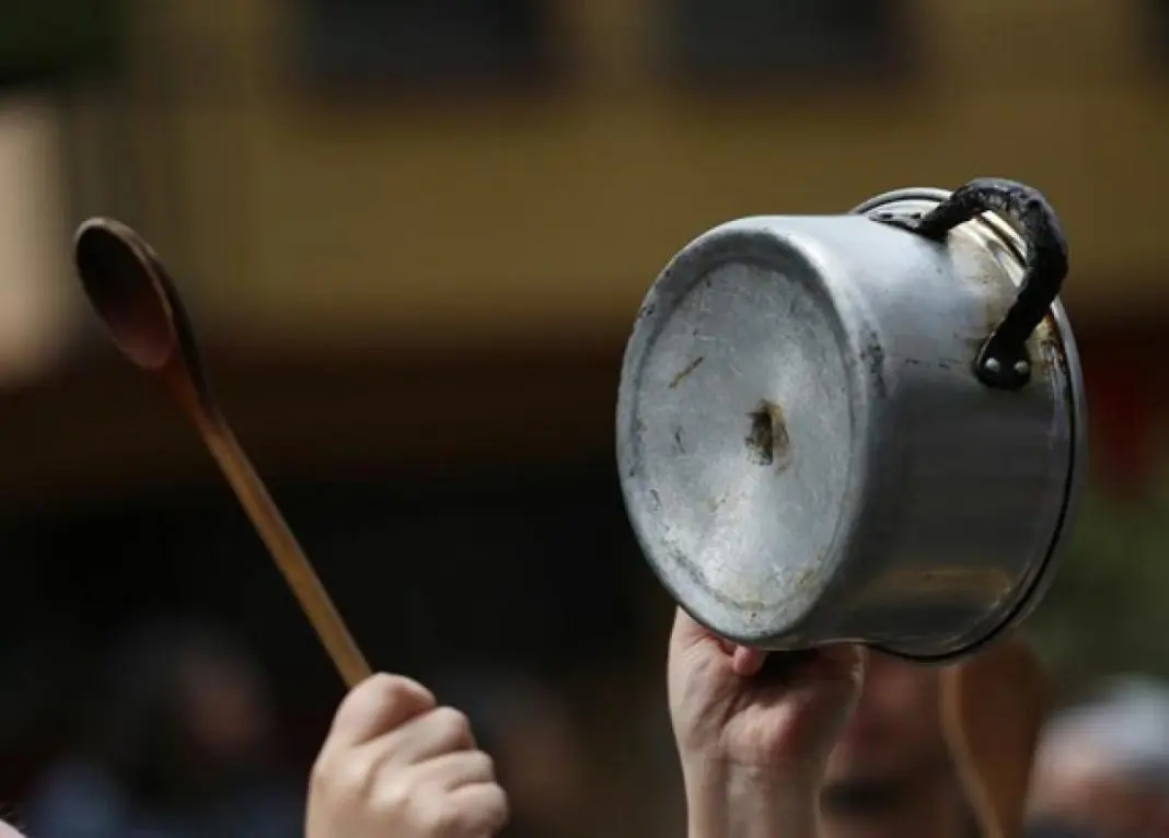 Cacerolazos vuelven a sonar en el Gran Santo Domingo por “Ley Mordaza”, apagones, reforma fiscal y otros reclamos ciudadanos