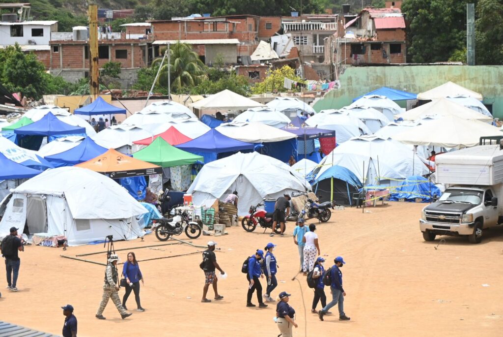 Casas de campaña, el hogar improvisado de miles de familias en La Guaira luego del terremoto