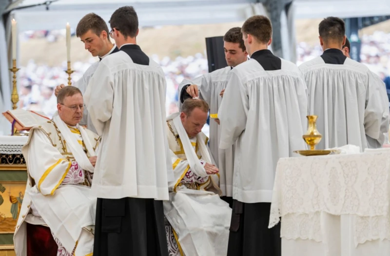 Quiénes eran los Lefebvres, el grupo ultraconservador que desafió al Papa León XIV nombrando 4 obispos y que amenazó con dividir la Iglesia católica