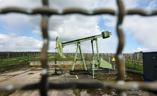 El brent sube el 0,7 %, hasta los 72,49 dólares, pendiente del estrecho de Ormuz