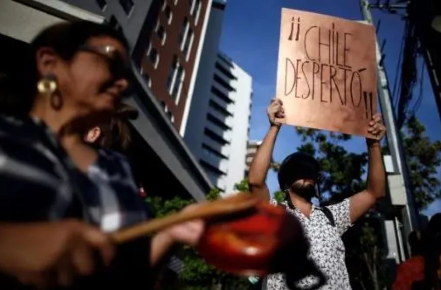 Cacerolazos en RD: el origen de una protesta que vuelve a sonar en las calles