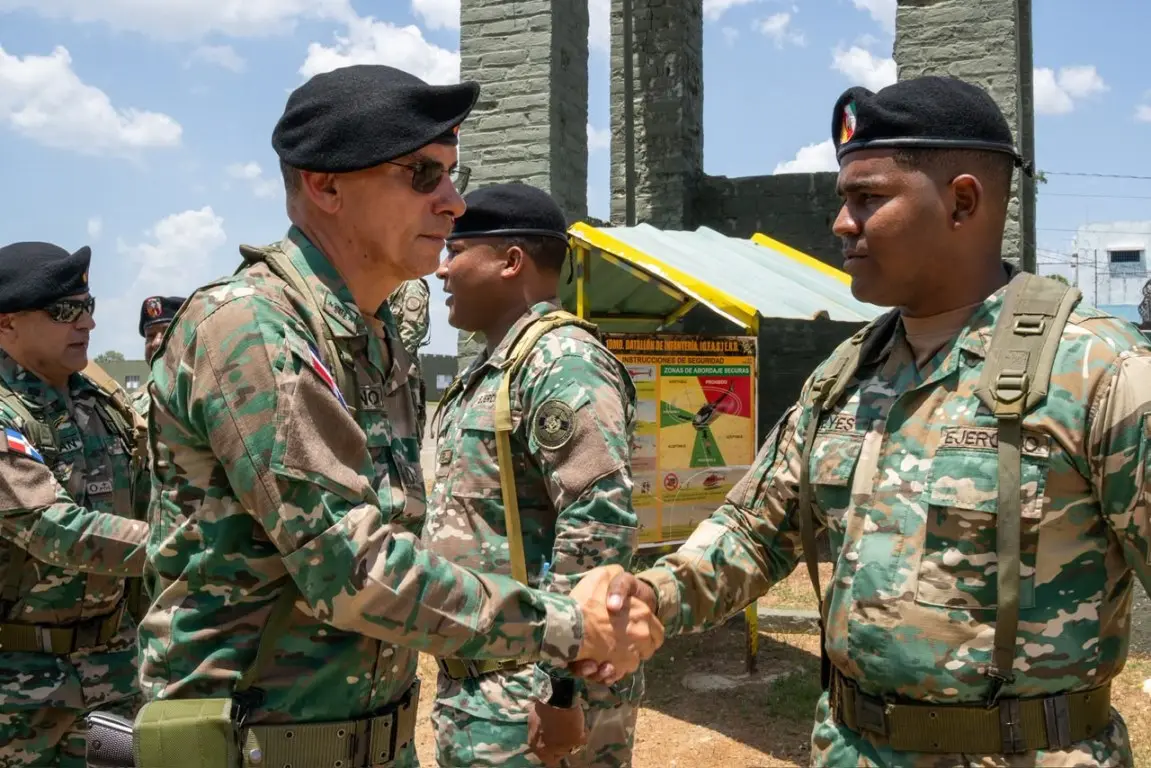 Comandante del Ejército realiza recorrido por unidades fronterizas