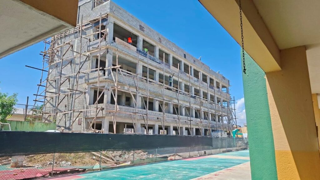 Avanzan a ritmo acelerado construcciones de nuevas aulas en Los Alcarrizos, Distrito Nacional y Santo Domingo Oeste