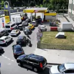 La escasez de combustible en Rusia está causando estragos, pero ¿presionará a Putin para cambiar de estrategia en la guerra de Ucrania?