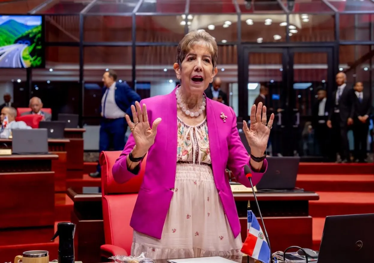 “No hay derecho a que por un caso se detracte a un cuerpo policial”: Senadora defiende a la Policía