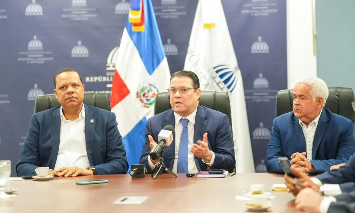 Sanz Lovatón abre diálogo con Adanegas sobre las comisiones en pagos con tarjetas