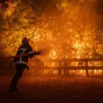 Ascienden a 220.000 los evacuados por el fuego en Gironda (Francia), con 42.000 hectáreas quemadas
