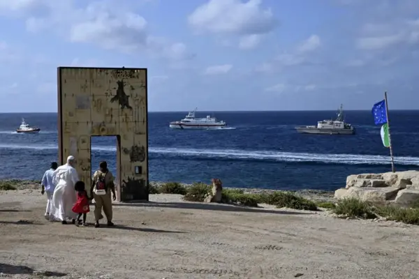 El papa durante su visita a Lampedusa. EFE