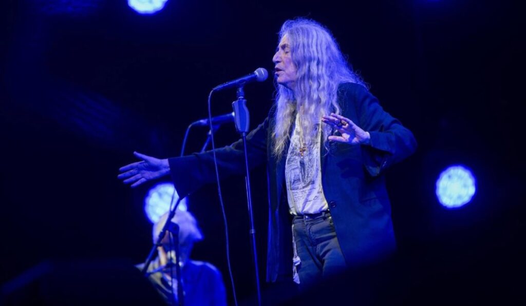 El papa se reunió con Patti Smith, la “sacerdotisa del rock"