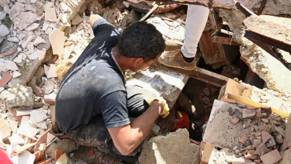 persona atrapada-terremoto