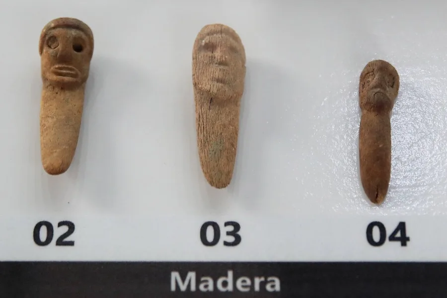 Hallan en Perú 43 figuras milenarias de dioses, animales y humanos de la civilización Caral