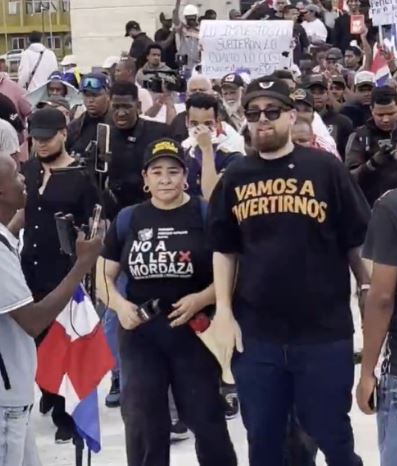 Bajo la consigna "No a la Ley Mordaza", cientos de personas protestan contra artículos nuevo Código Penal en la Plaza de la Bandera