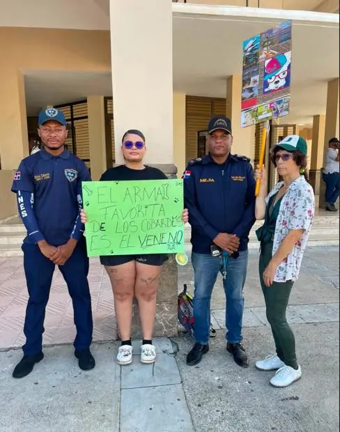 protestan frente al Palacio de Justicia exigiendo cárcel para personas que envenena perros